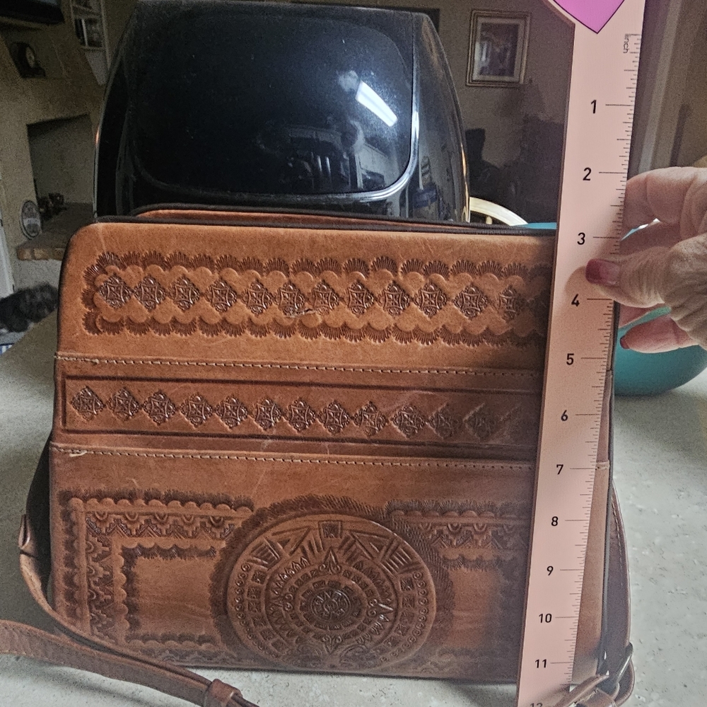 Small leather handbag.